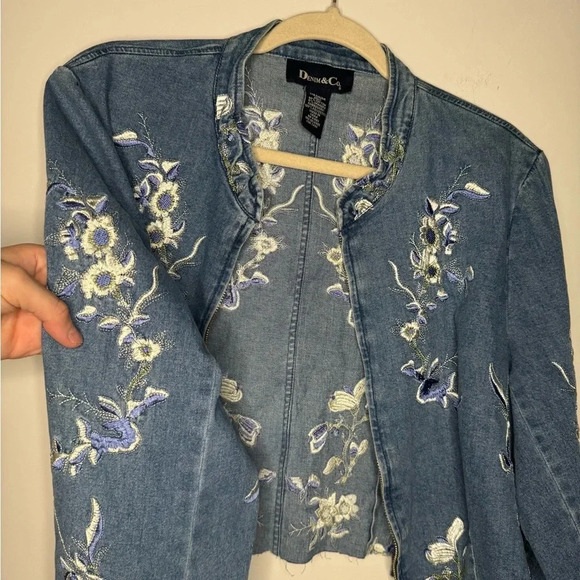 VTG Denim & Co. Cottage Core Denim Jacket 
 Blue Floral Embroidered Cotton - Picture 14 of 15